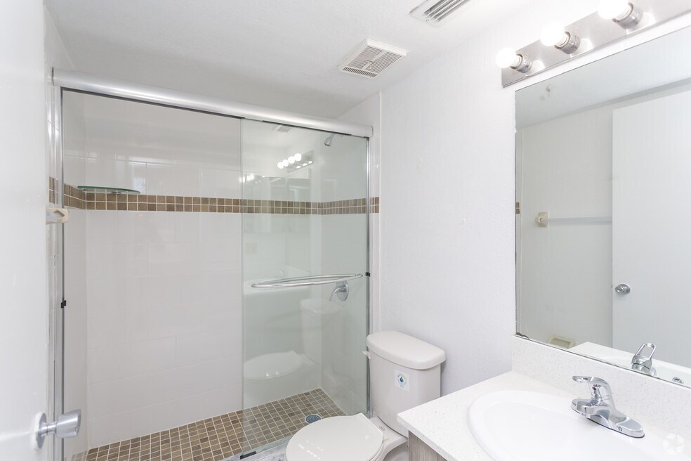 International Club Apartments