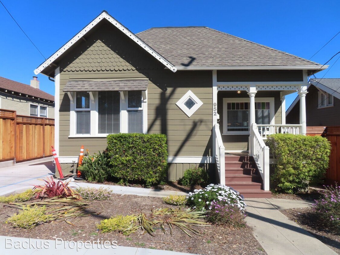 Primary Photo - 2 br, 1 bath House - 952 W. Franklin St.