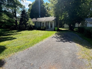 Building Photo - 305 Hunt Dr