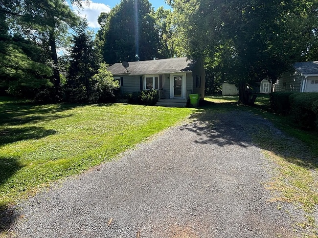 Building Photo - 305 Hunt Dr