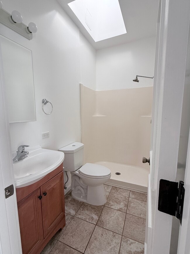 Building Photo - 202 Bicknell Ave