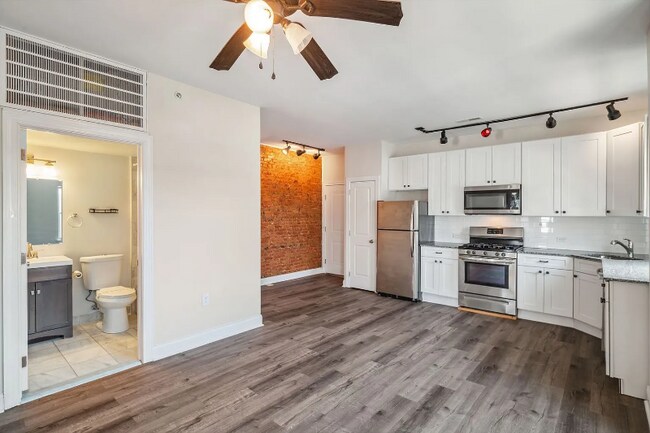 Foto del edificio - 635 W Girard Ave