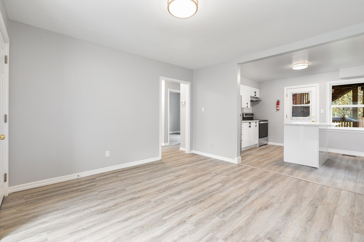 1251 Clonsilla Ave, Peterborough, ON K9J 5Z1 House for Rent in