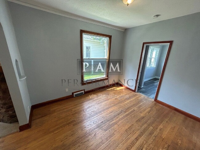 Building Photo - 3269 S New York Ave