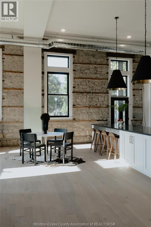 Building Photo - 247 Brock St