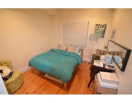 Foto del edificio - 823 E 6th St