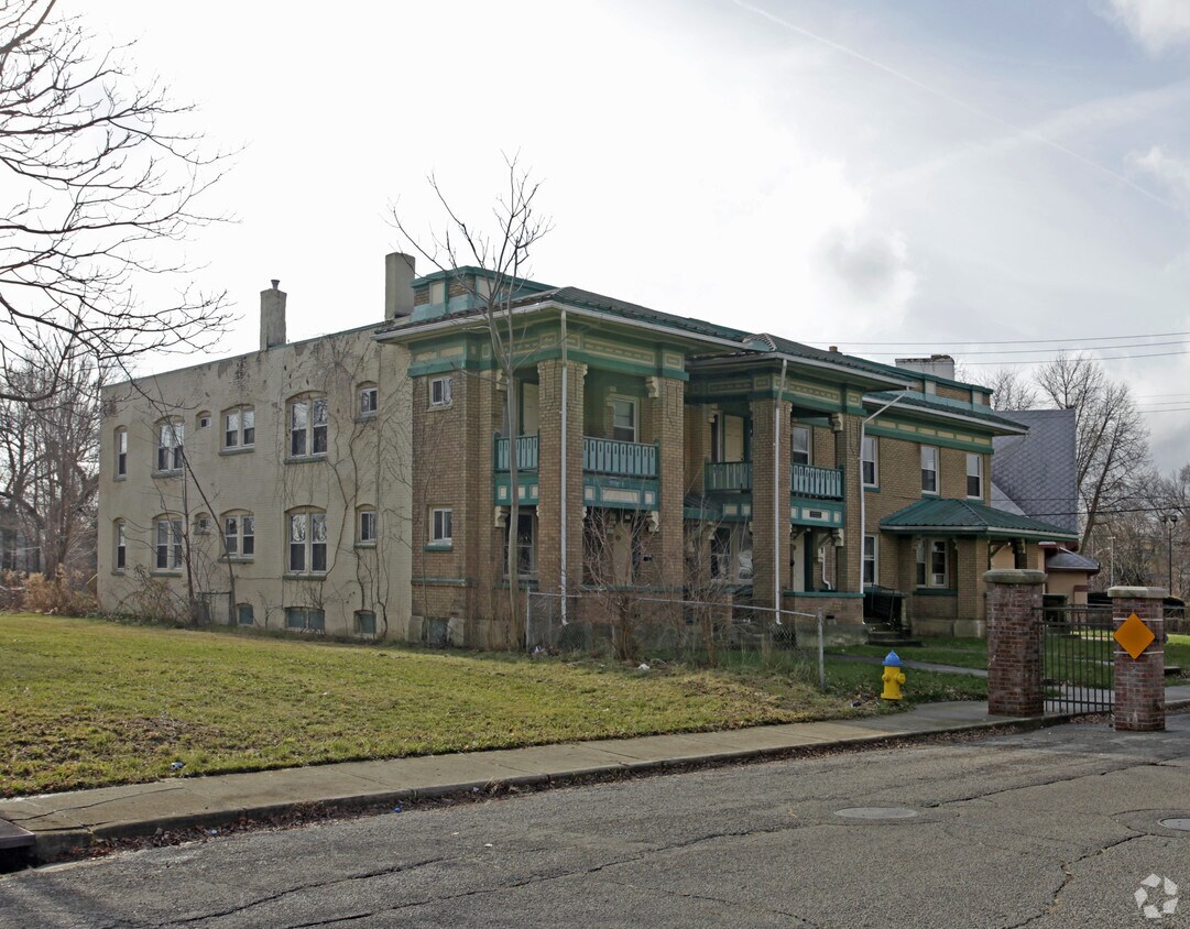 Foto principal - 900-912 Neal Ave