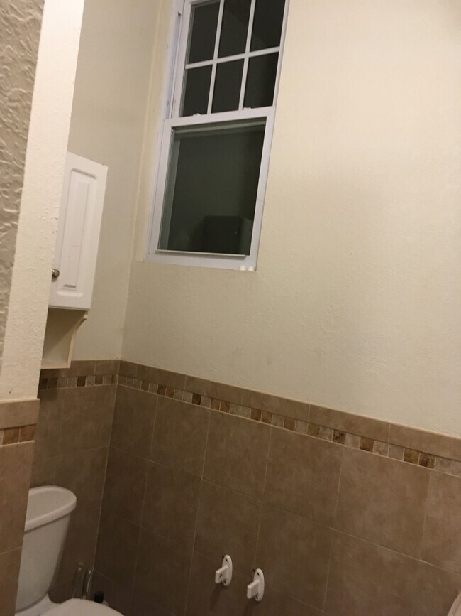 Ceramic tile - 419 Houston St