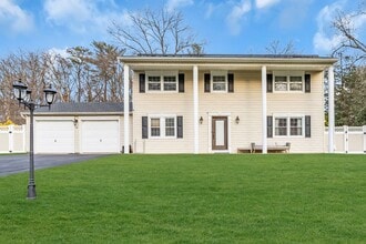 Building Photo - 14 Regina Rd