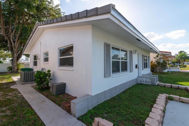 Building Photo - 8524 NW 57th Ct