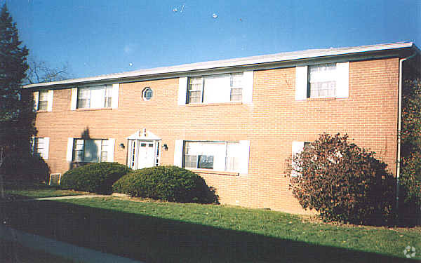 Building Photo - 4976-4988 Arbor Village