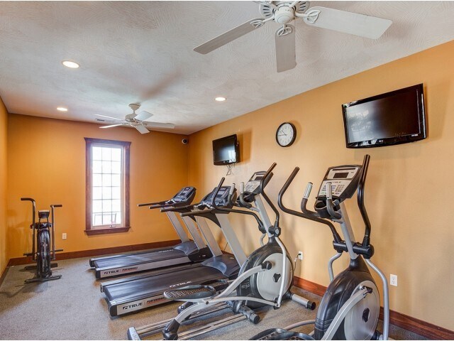 Gimnasio - Embassy Ozark