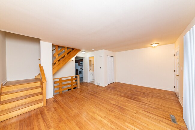 Foto del edificio - 820 N Milwaukee Ave