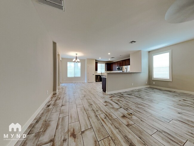 Building Photo - 2639 N Walker Way