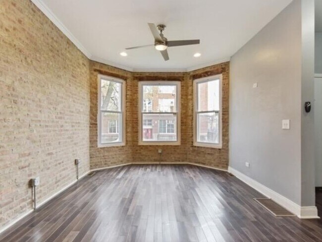 Foto del edificio - 7036 S Rhodes Ave
