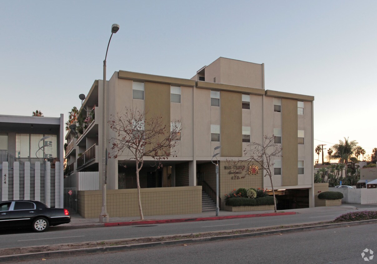 Primary Photo - Mar Crest Apartments