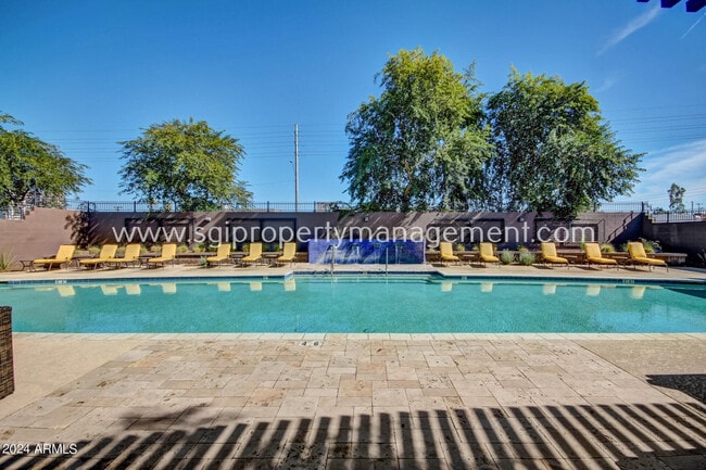 Building Photo - Downtown Phoenix condo for rent