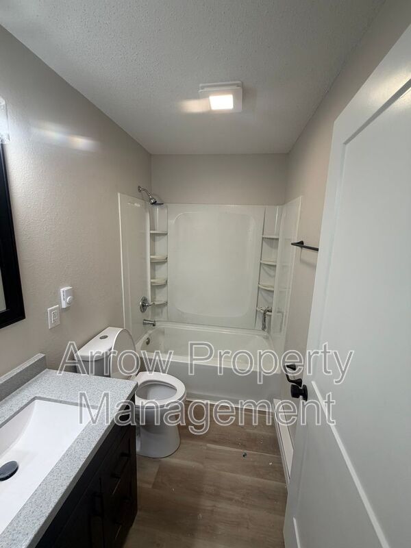 Foto del edificio - 515 E 7th St