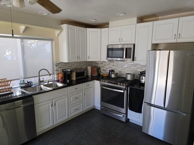 Building Photo - Quiet 3 bedroom 2 bath home in Poway in cul-de-sac in Poway school district