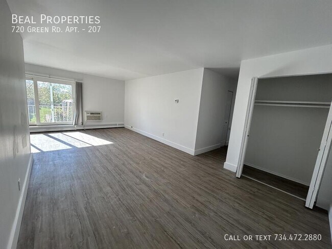 Foto del edificio - 720 Green Rd