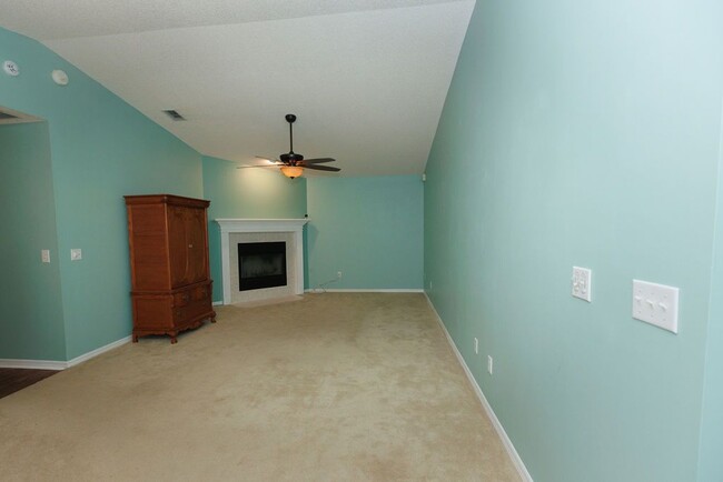 Building Photo - Spacious 3 bedroom Patio home in Mandarin