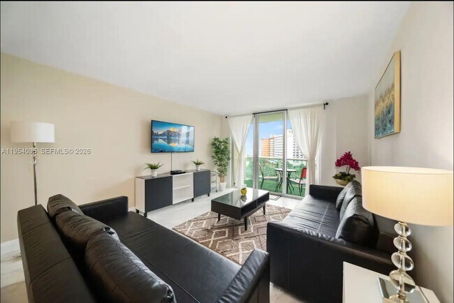 Foto del edificio - 19370 Collins Ave