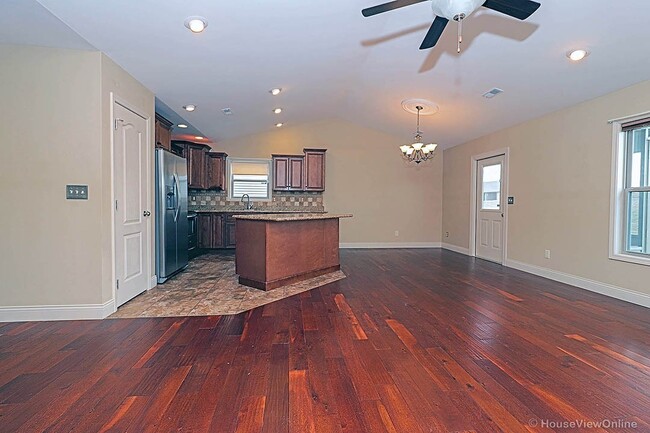 Building Photo - Duplex in Jackson
