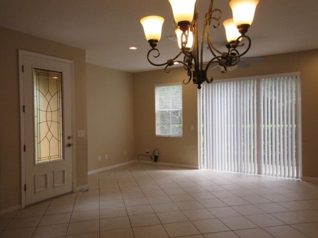 Building Photo - Available Now! Oviedo 3 bedroom 2.5 bath t...