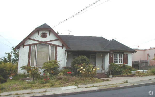 Foto del edificio - 6127 Majestic Ave