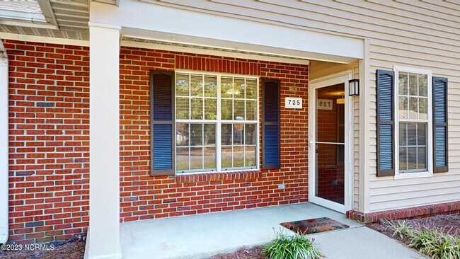 Foto del edificio - 725 Chancery Ln