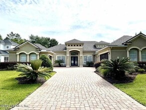 Building Photo - 2456 Den St