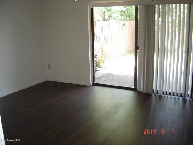 Foto del edificio - 292 W Towne Pl