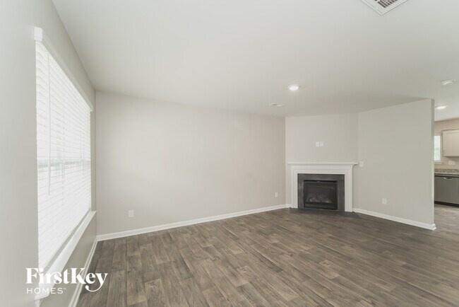 Foto del edificio - 528 Elmwood Pond Ct