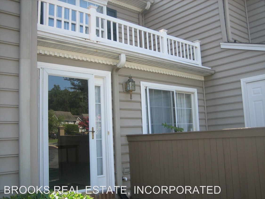 Primary Photo - 2 br, 2 bath House - 209 Bristol Commons