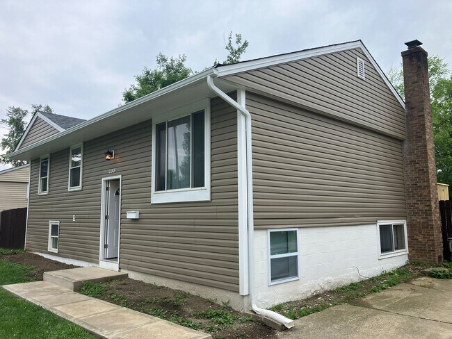 Building Photo - 233 Lincolnshire Rd