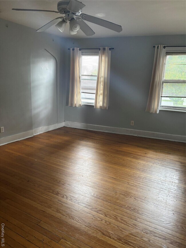 Foto del edificio - 457 Montauk Hwy