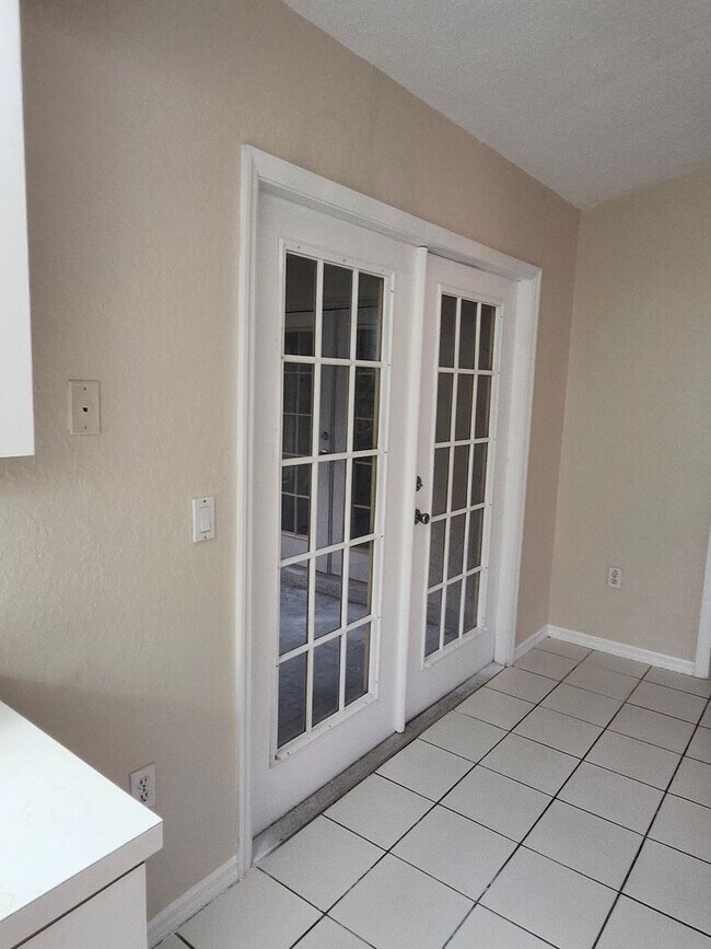 Building Photo - 2950 Rock Creek Dr