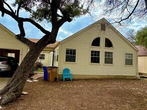 Building Photo - 8811 Pineridge Dr