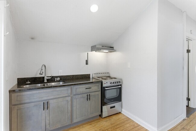 Foto del edificio - 2927 Dempster St NE