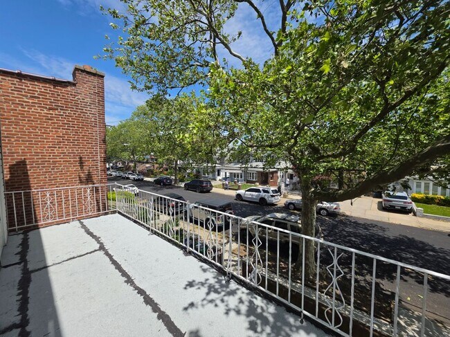 Foto del edificio - 1366 E 58th St