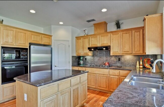 Foto del edificio - 529 Middlebury Dr