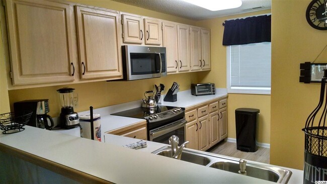 Building Photo - 1550 Spinnaker Dr