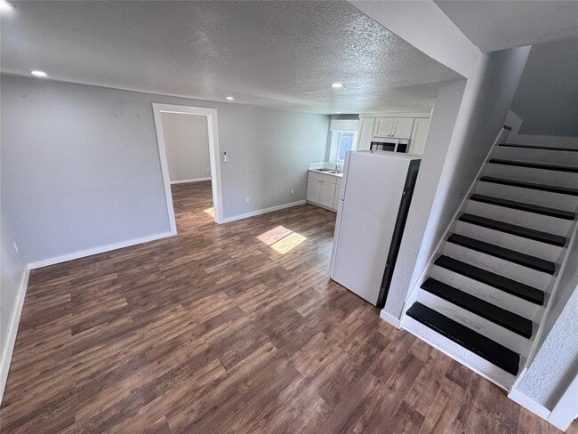 Building Photo - 1050 FM970