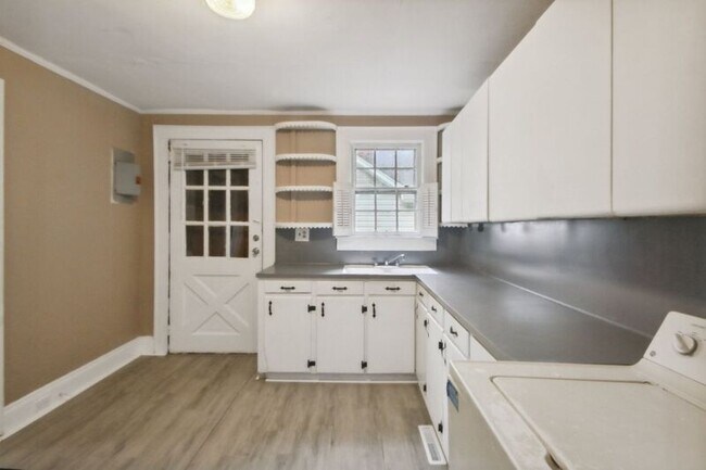 Building Photo - 616 N Highland St
