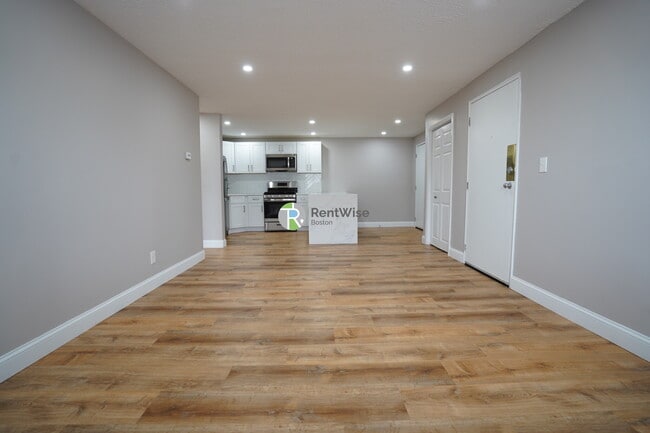 Building Photo - 971 Fellsway