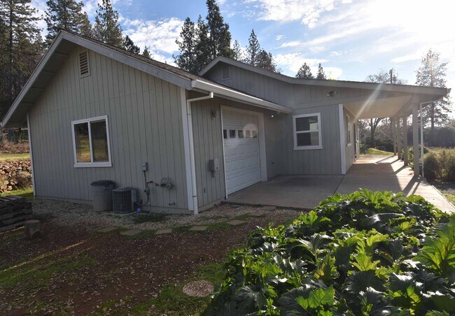 Building Photo - 14485 Rough and Ready Hwy