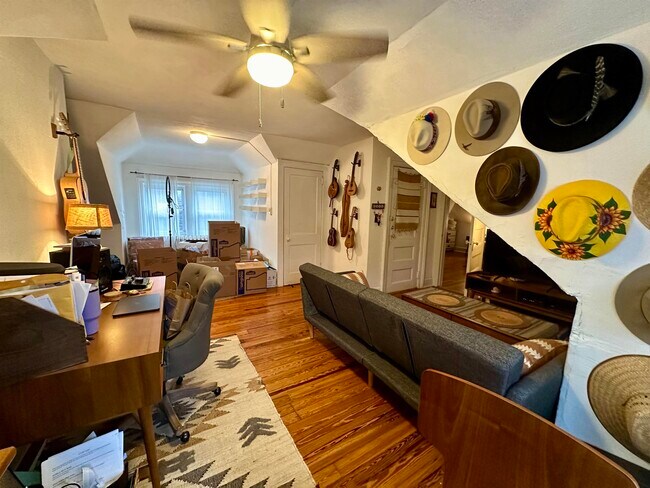 Building Photo - 47 Hudson Pl