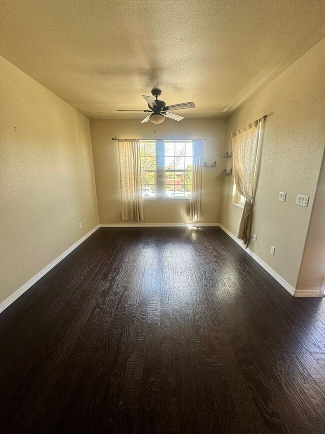 Building Photo - Gorgeous Gold Hills Mesa 2 Bedroom