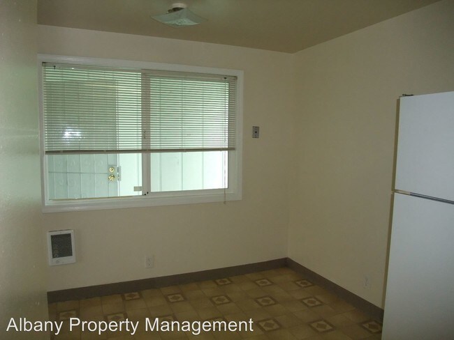 Building Photo - 2 br, 1 bath Apartment - 2202 Oak St SE