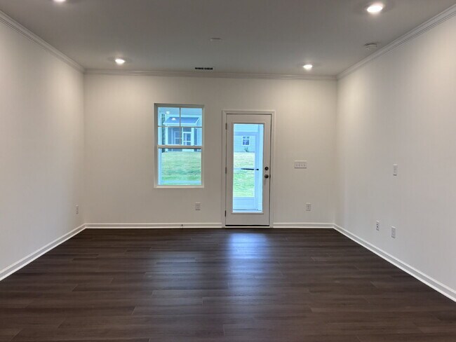 Building Photo - 10060 Regal Dr